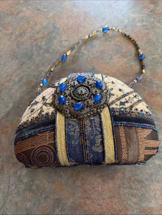 Unbranded Handbags - Beaded tapestry evening bag with magnetic closure.  Great condition.